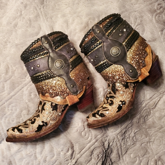 Corral Shoes - Beautiful Corral booties